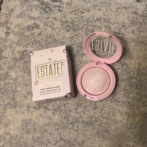 2 for $10🌸 Estate baked highlighter